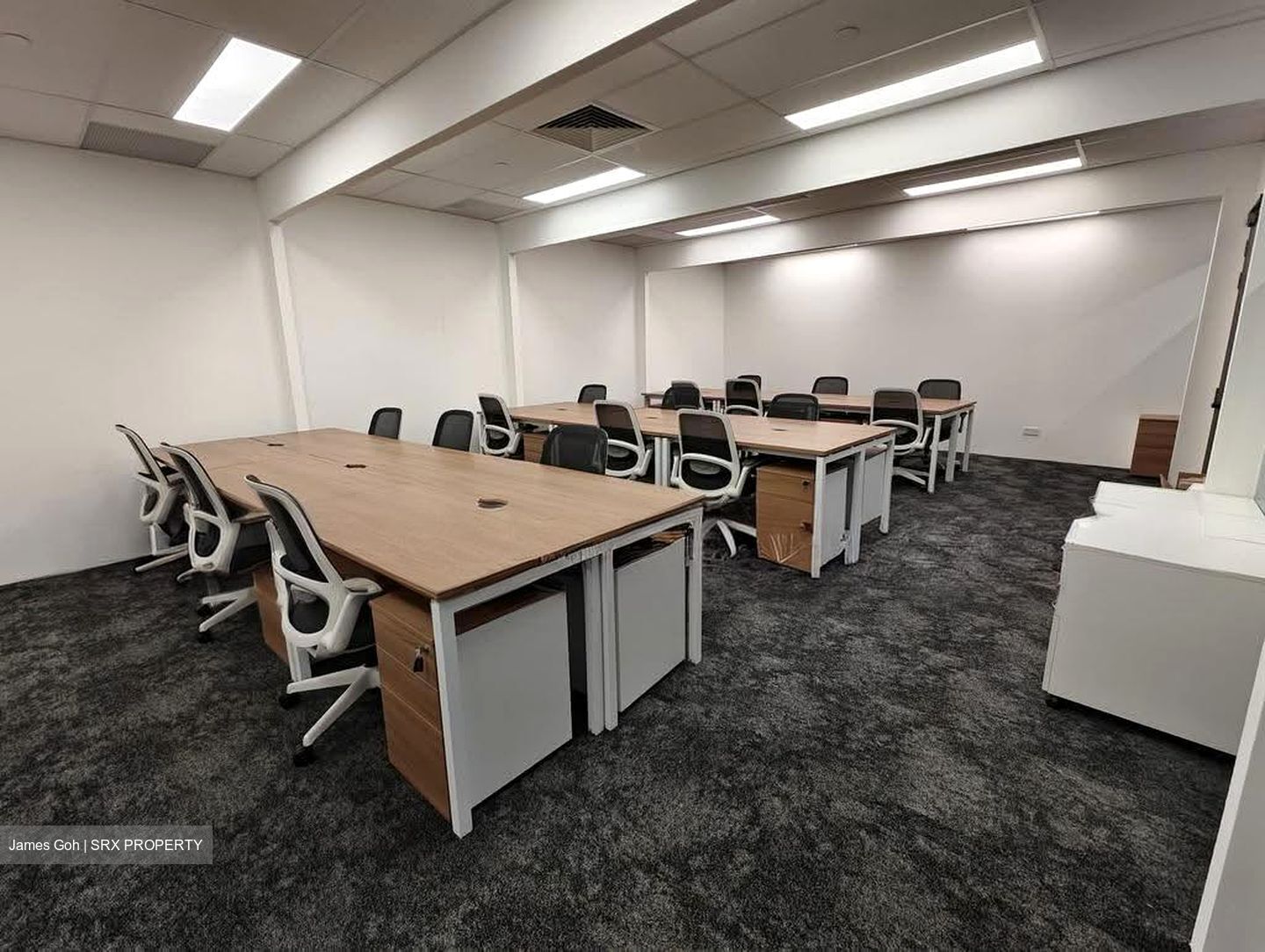 Robinson 77 (D1), Office #607307571